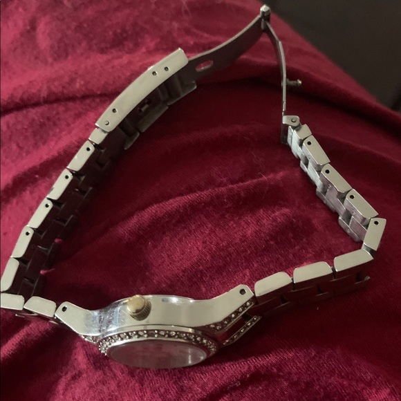 Silver and Gold Fossil Watch: A Timeless Blend of Elegance - Picture 5 of 10